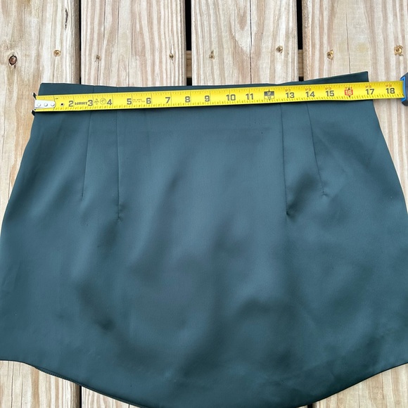 Zara Womens XL Dark Green Satin Mini Skirt Asymmetrical Blogger Fave - Picture 9 of 12